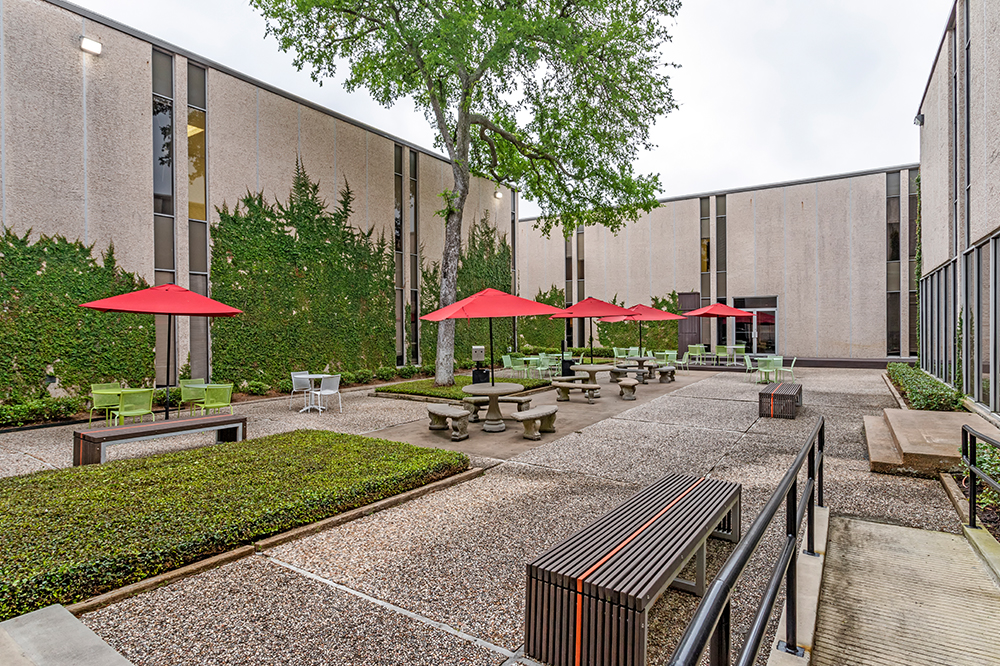 Interior images of Flexible office space at 1322 Space Park Drive 3
