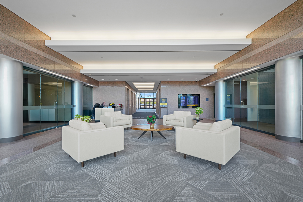 Interior images of Flexible office space at 1750 E. Golf Road 4