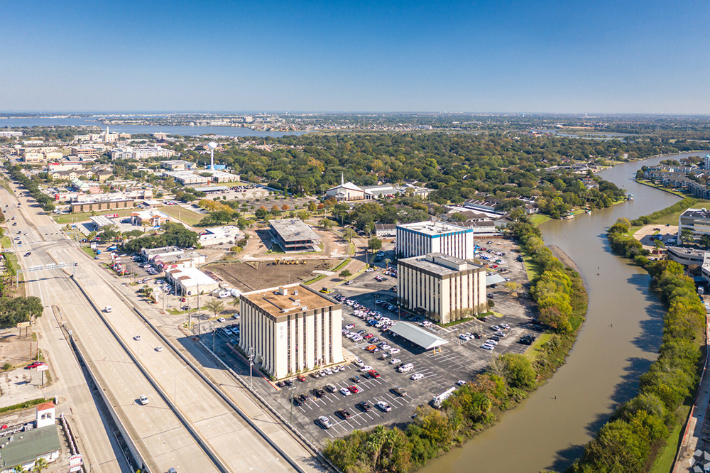Interior images of Flexible office space at 1120 NASA Parkway 3
